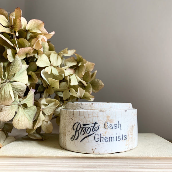 Cash Chemist Vintage Pot Candle in Black Tea & Jasmine