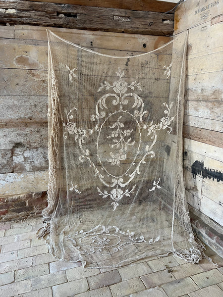 Beautiful Vintage crochet bedspread, single bed