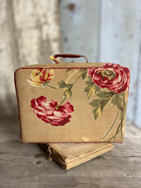 Sweet Little French Vintage Sewing Kit