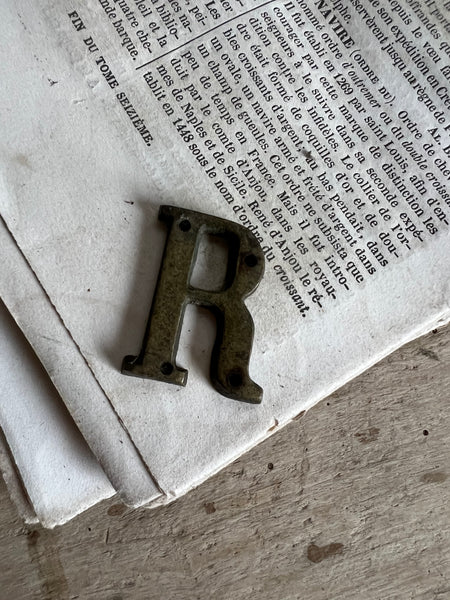 Sweet Vintage Letter ‘R’ Trinket