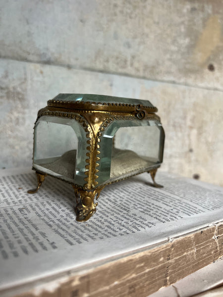 Stunning Beautiful Glass Trinket Box