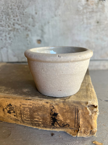 Sweet Stoneware Vintage Salt