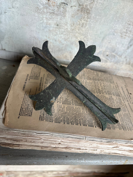 Gorgeous Vintage Metal Cross