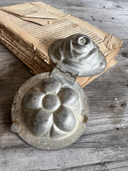 Vintage Flower Mould