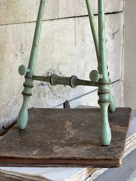 Beautiful Chippy Paint Rustic Easel