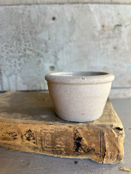 Sweet Stoneware Vintage Salt