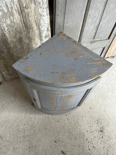 Sweet Chippy Paint Corner Unit