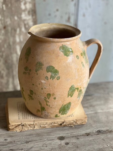Beautiful Italian Spruzzo Vessel