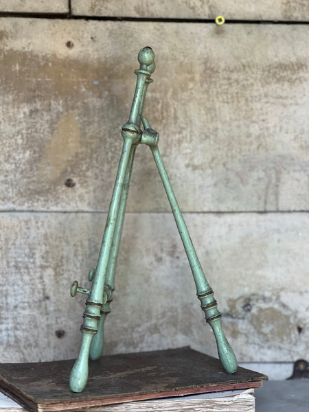 Beautiful Chippy Paint Rustic Easel