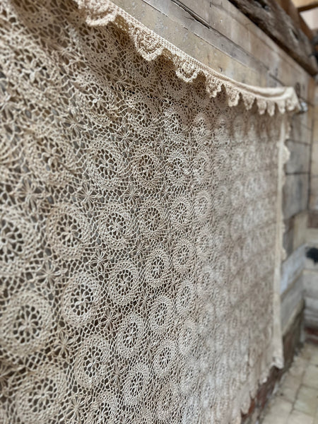 Beautiful Vintage crochet bedspread, single bed