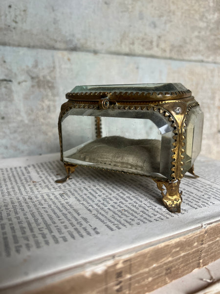 Stunning Beautiful Glass Trinket Box