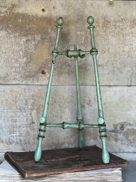 Beautiful Chippy Paint Rustic Easel
