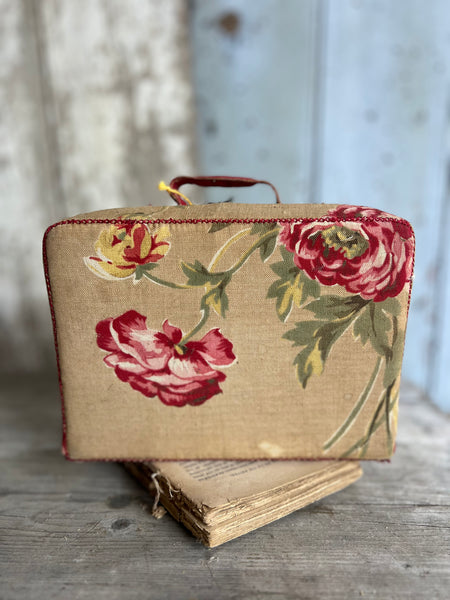 Sweet Little French Vintage Sewing Kit