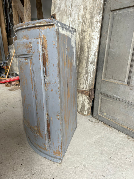 Sweet Chippy Paint Corner Unit