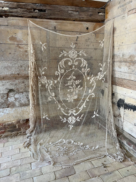 Beautiful Vintage crochet bedspread, single bed
