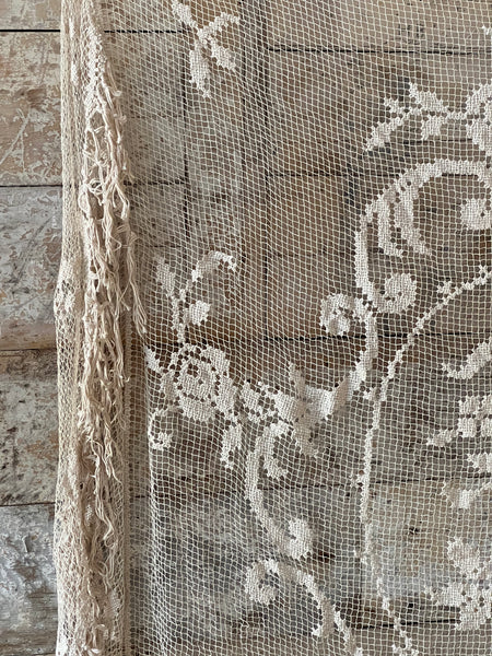 Beautiful Vintage crochet bedspread, single bed