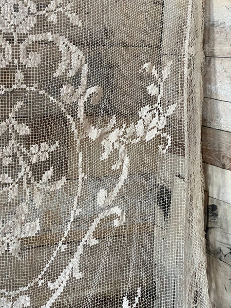 Beautiful Vintage crochet bedspread, single bed