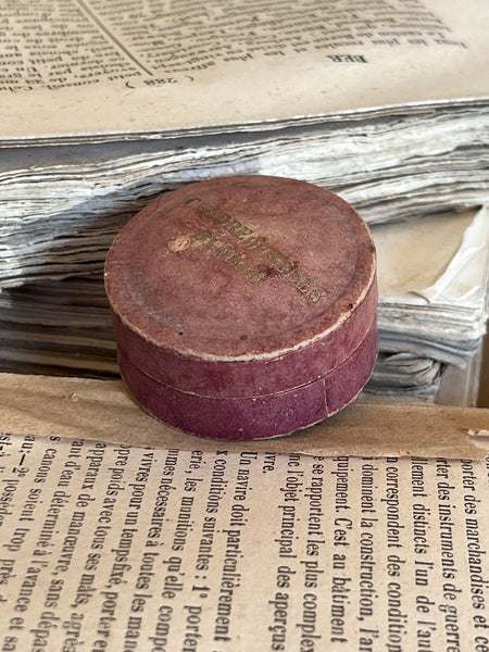 Sweet French Vintage Rouge
