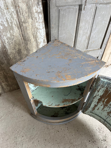 Sweet Chippy Paint Corner Unit