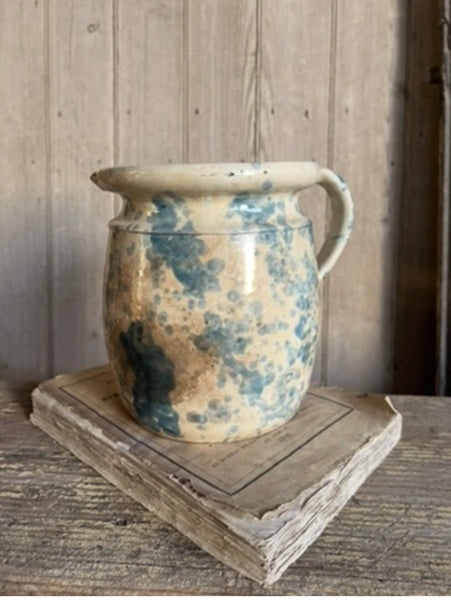 Beautiful Italian Spruzzo Vessel