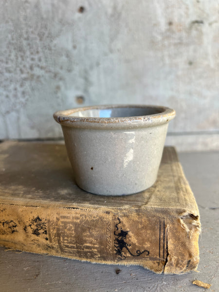 Sweet Stoneware Vintage Salt