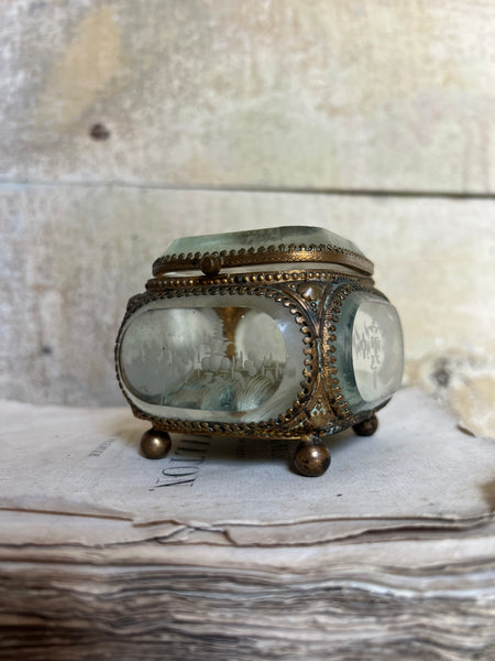 Stunning Beautiful Glass Trinket Box