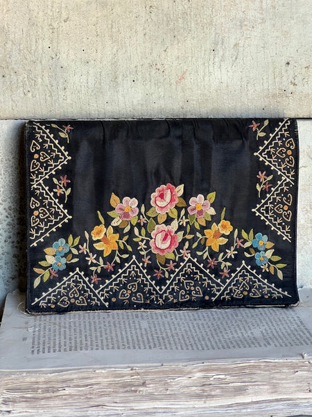 1940s Embroidered French Purse