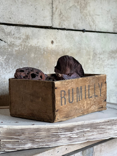 Vintage French Rumilly box
