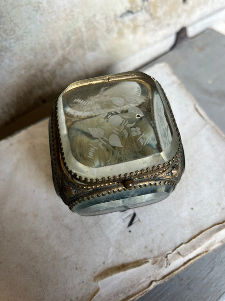 Stunning Beautiful Glass Trinket Box