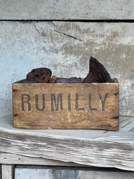 Vintage French Rumilly box