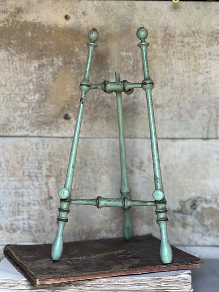 Beautiful Chippy Paint Rustic Easel