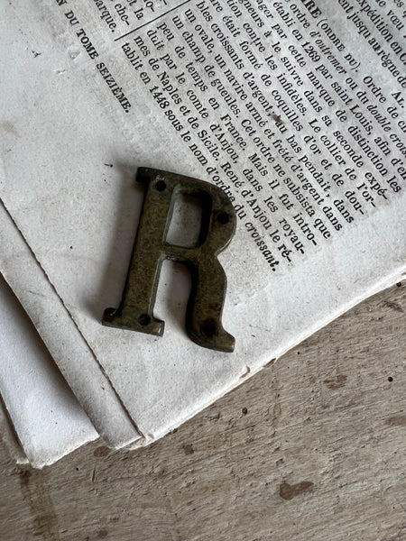 Sweet Vintage Letter ‘R’ Trinket