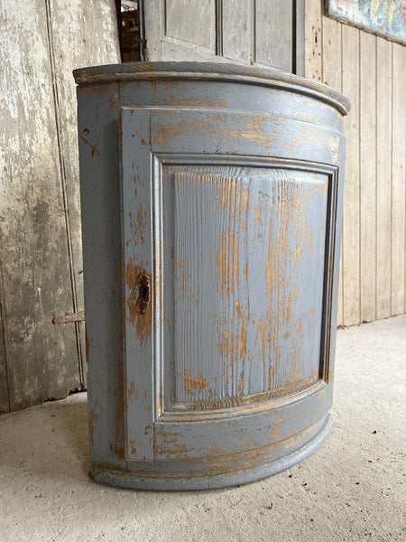 Sweet Chippy Paint Corner Unit