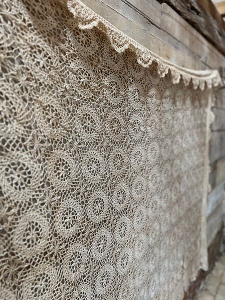 Beautiful Vintage crochet bedspread, single bed