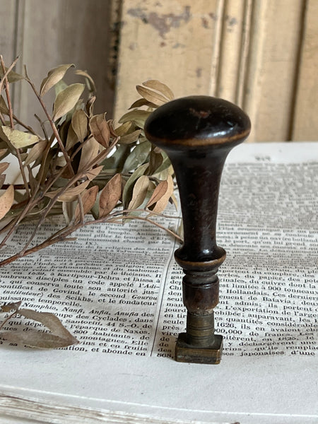 Vintage Initial Seal EM