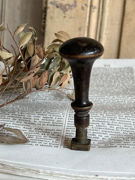 Vintage Initial Seal EM