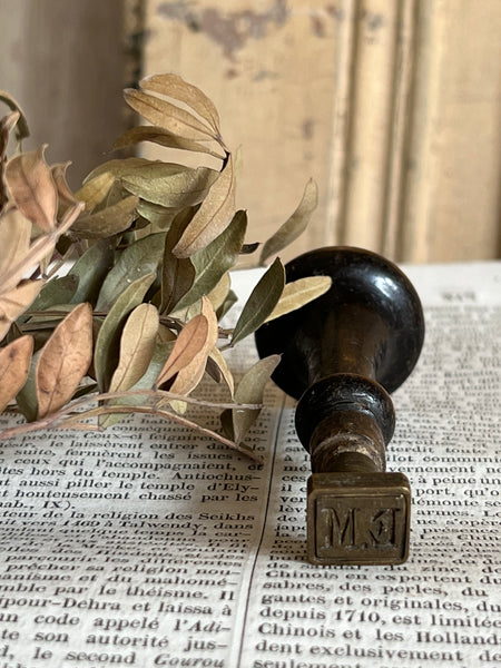 Vintage Initial Seal EM