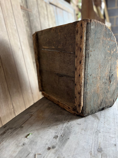 Chippy Paint Vintage French Wash Box