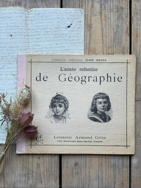 Lannee Enfantine de Géographie Book