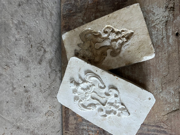 Vintage Escutcheon Mould
