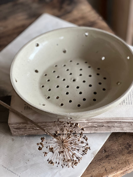 Stoneware Vintage French Berry Bowl