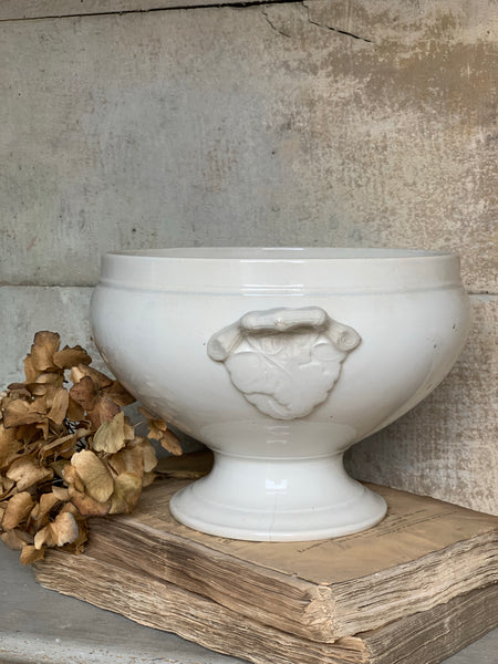 Stunning Soupiere (with rare handles)