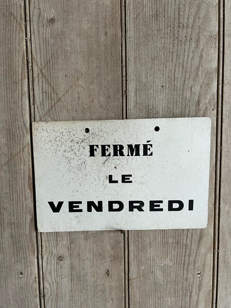 Closed French Sign