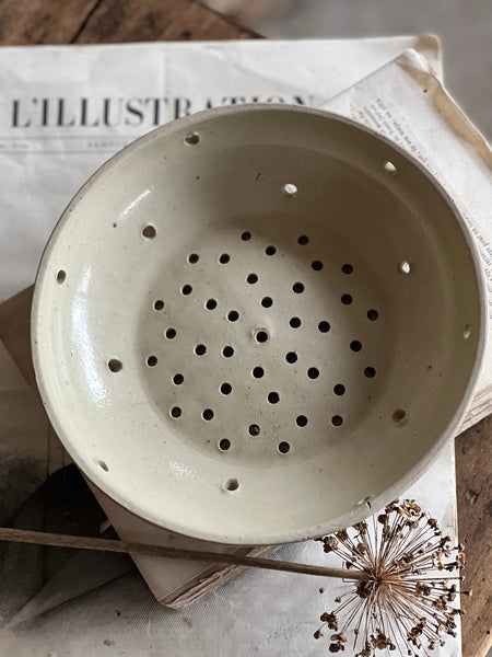 Stoneware Vintage French Berry Bowl