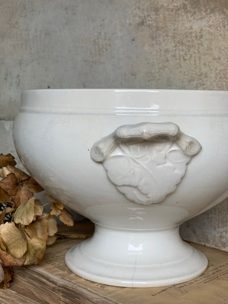 Stunning Soupiere (with rare handles)
