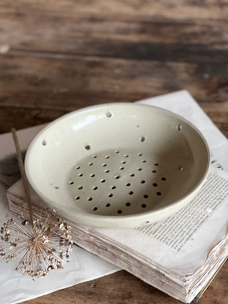 Stoneware Vintage French Berry Bowl