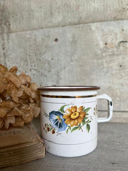 Vintage Mug Candle in White Lilac & a rhubarb