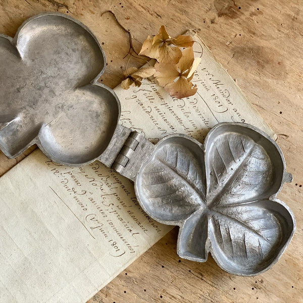 Vintage Clover Mould