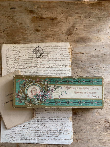 Beautiful French Vintage Violet Soap Box (Roger & Gallet)