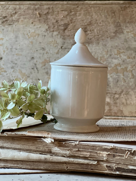 Lidded Pot Candle in Black Tea & Jasmine